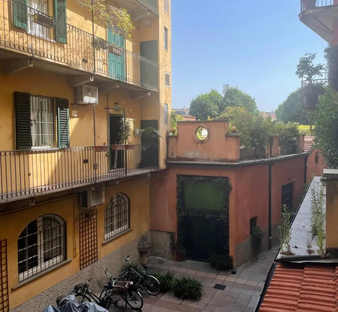 Quiet Luminous Flat Historical City Center Fast Wi-Fi Milan